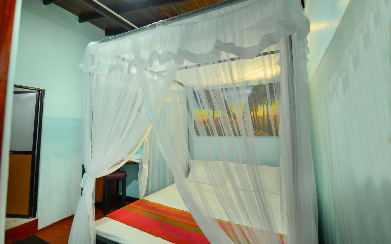 Palm Leaf Surf Cafe Hotel Galle Eksteriør billede